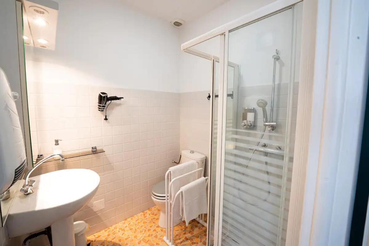 Appartement Centre Village, Clim Et Parking Gratuit Aigues-Mortes Exterior photo